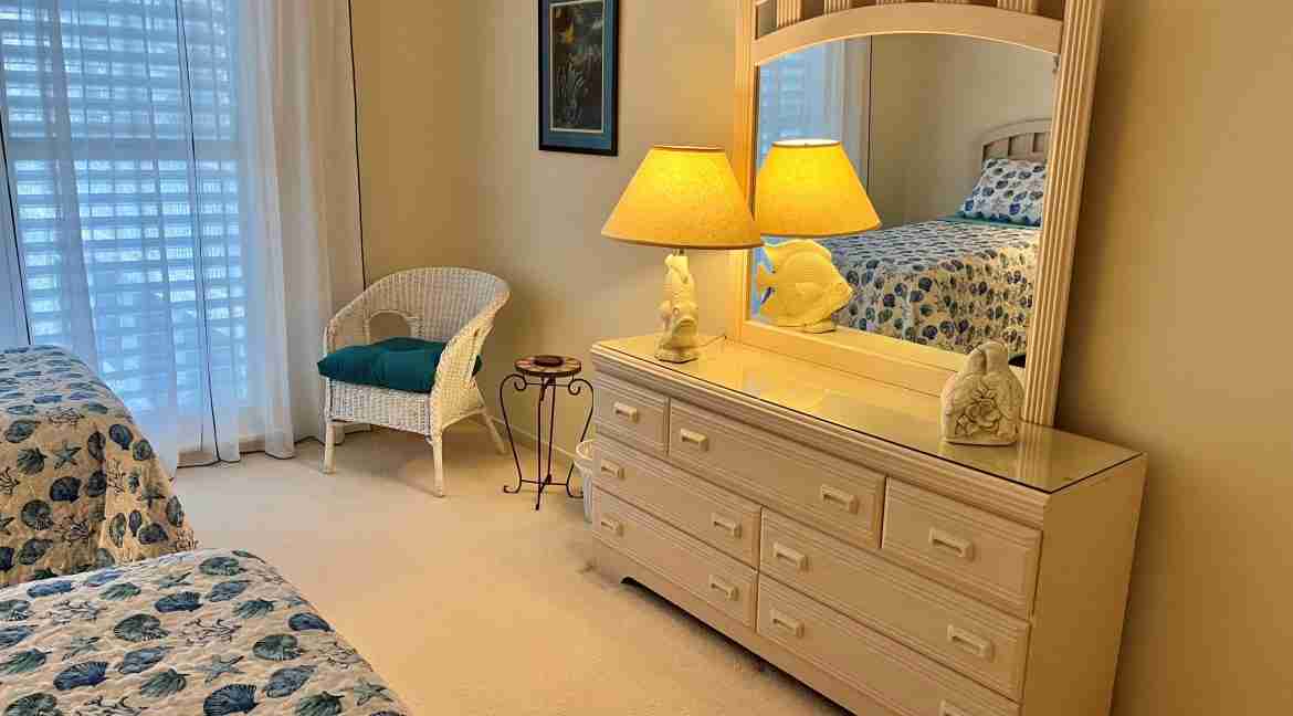 OT205 Guest Dresser