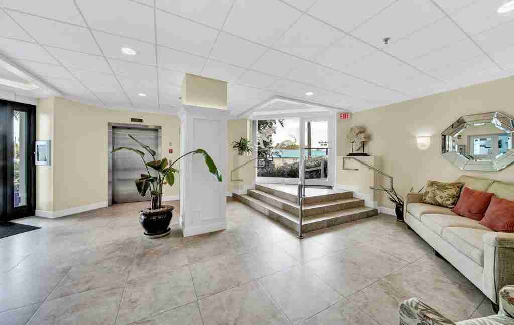 038 - Lobby - Empress