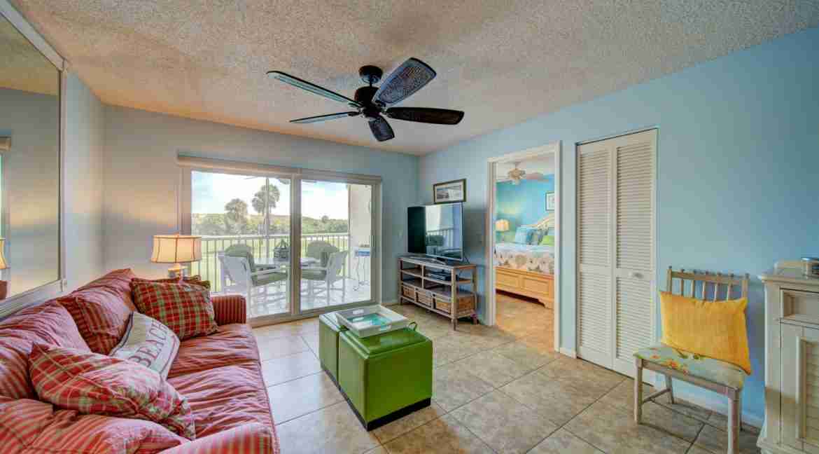 009 - Living Area 2 - Lakeside #5536 (1)