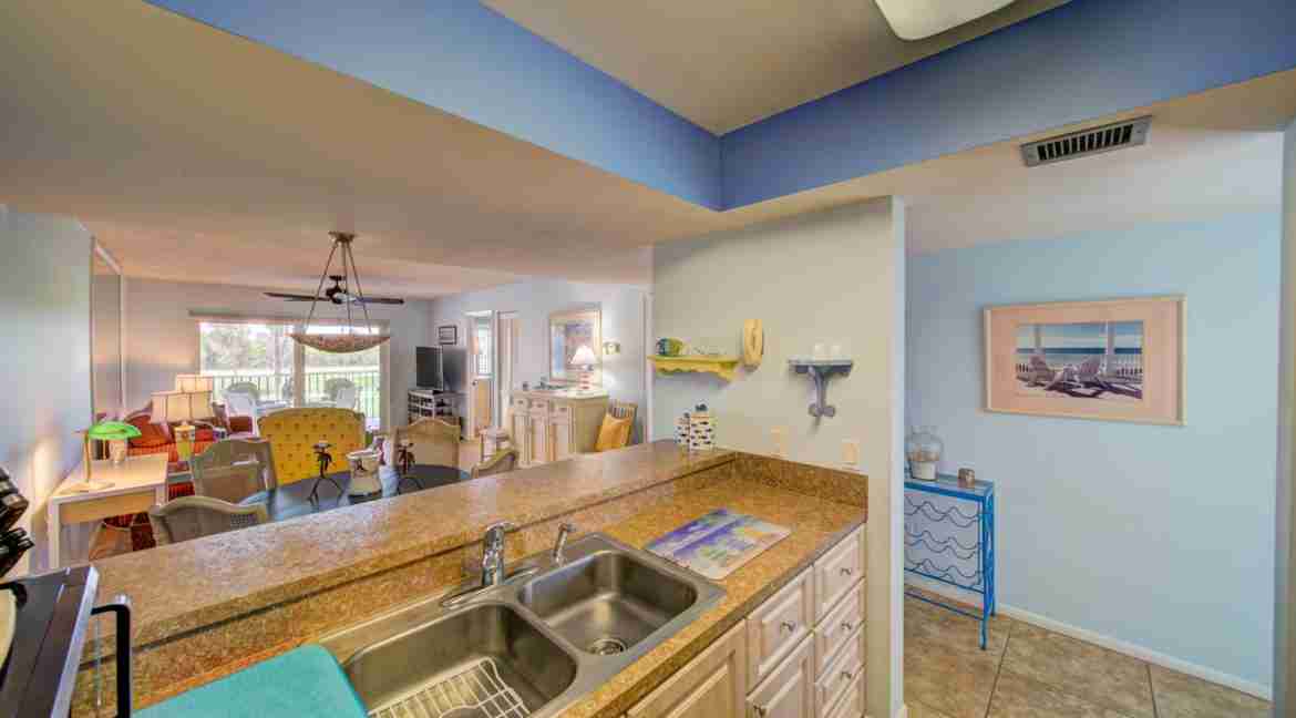 016 - Kitchen 1 - Lakeside #5536
