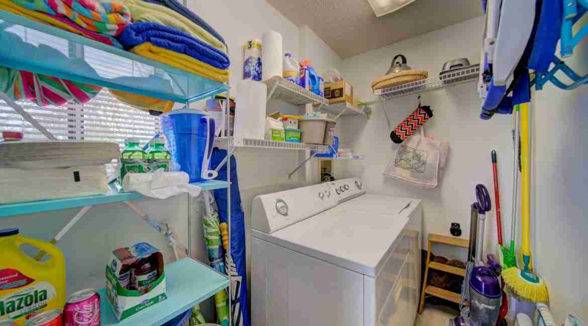 029 - Laundry Room - Lakeside #6636