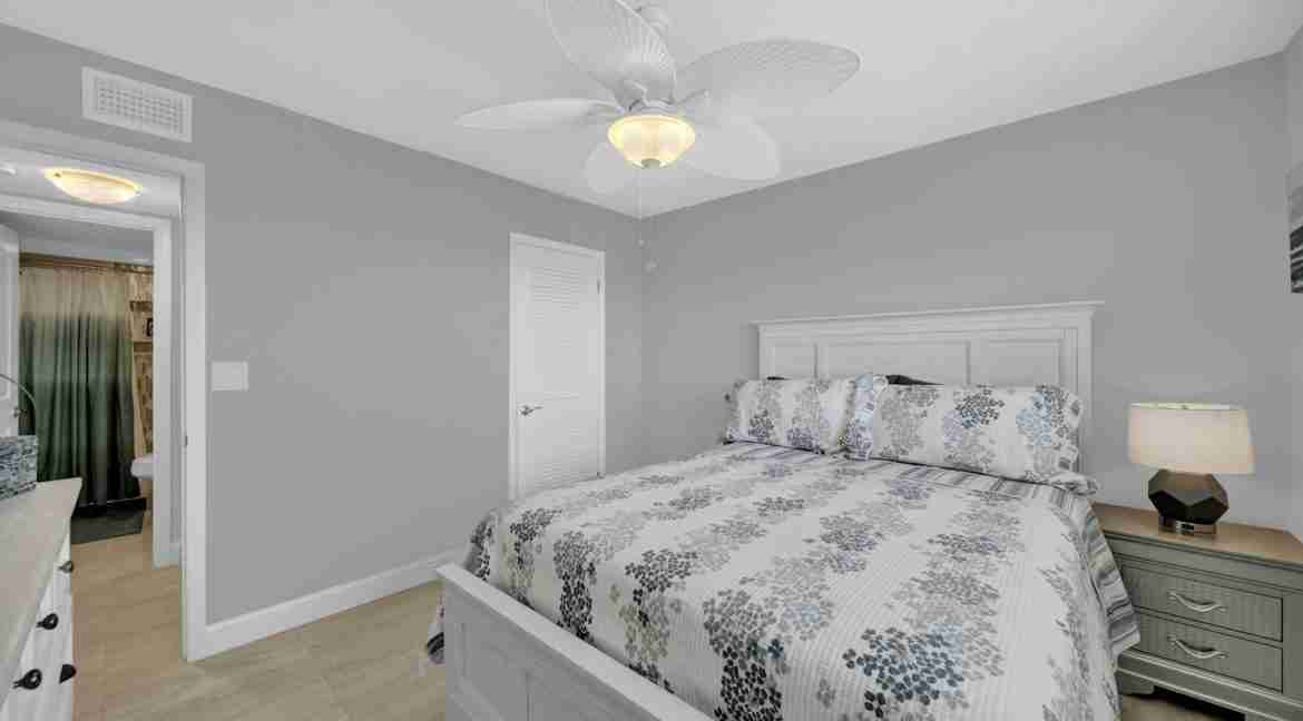 725A_Sand_Dollar_Shores-26
