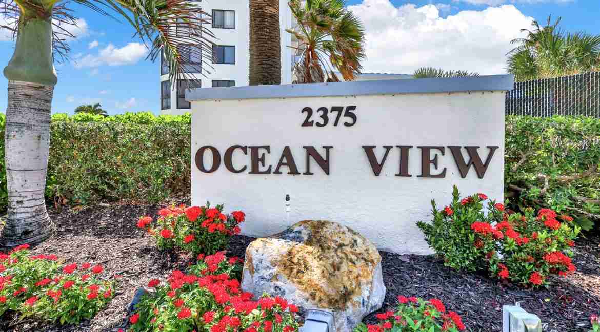 041 - Oceanfront Entry 1