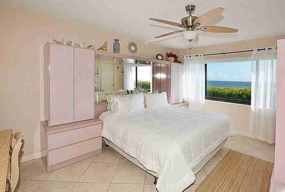 atlantis a 202 main bedroom