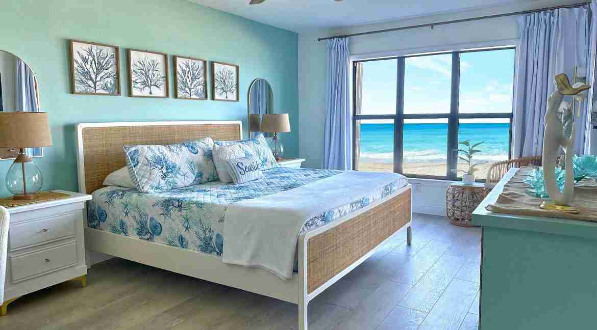 King-Size-Bedroom-Ocean-View-Patio-Access-Hutchinson-Island