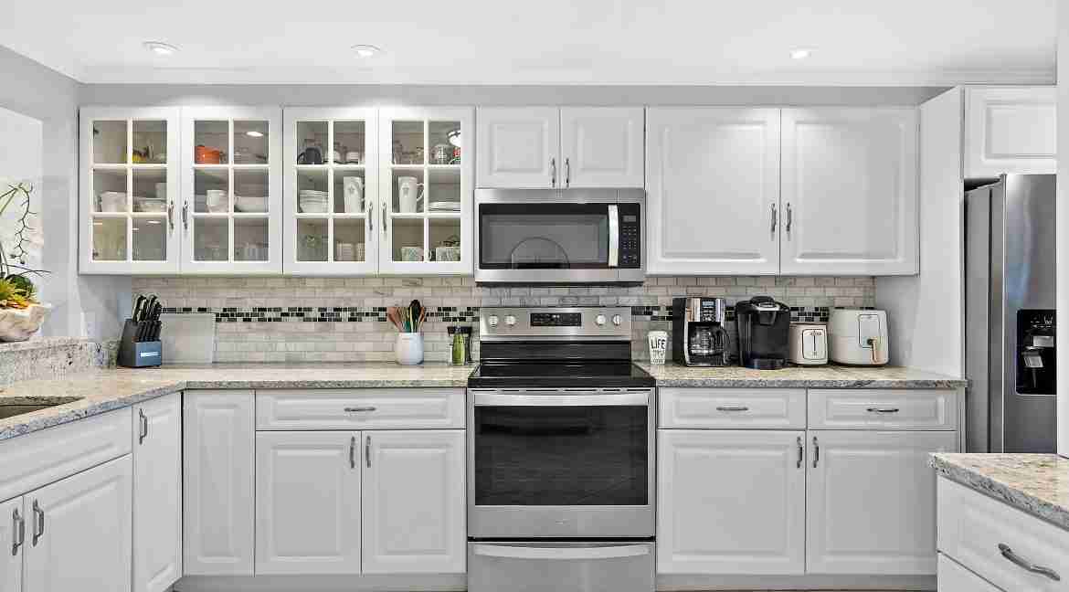 Luxury-Kitchen-Interior-Granite-Countertops-Hutchinson-Island-South