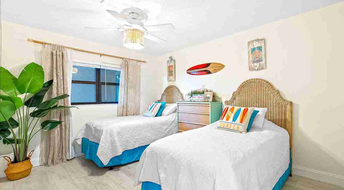 Luxury-Surf-Room-Twin-XL-Beds-Hutchinson-Island