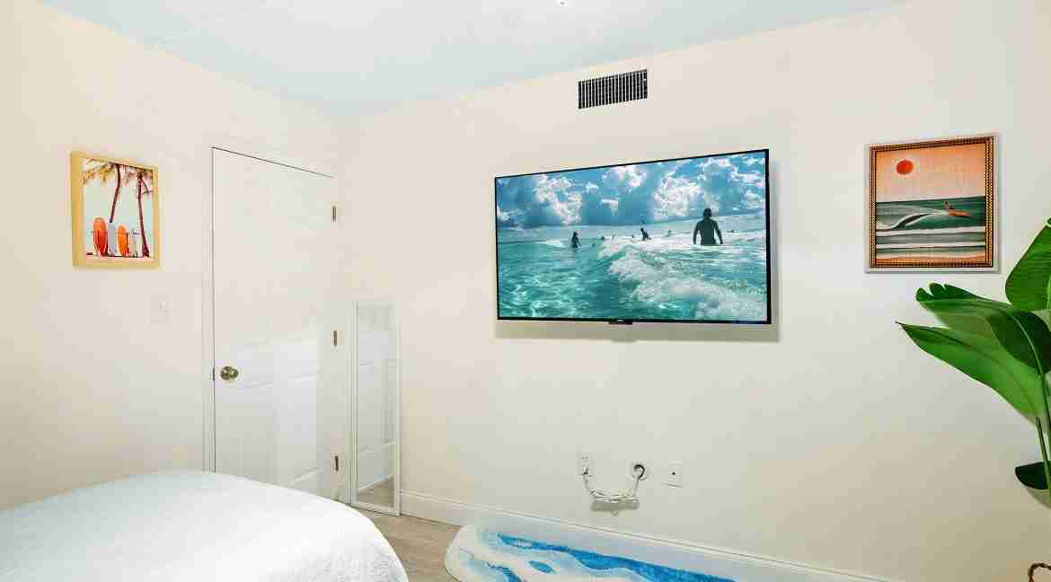 Tropical-Surf-Bedroom-Luxury-Hutchinson-Island-South-55-SmartTV