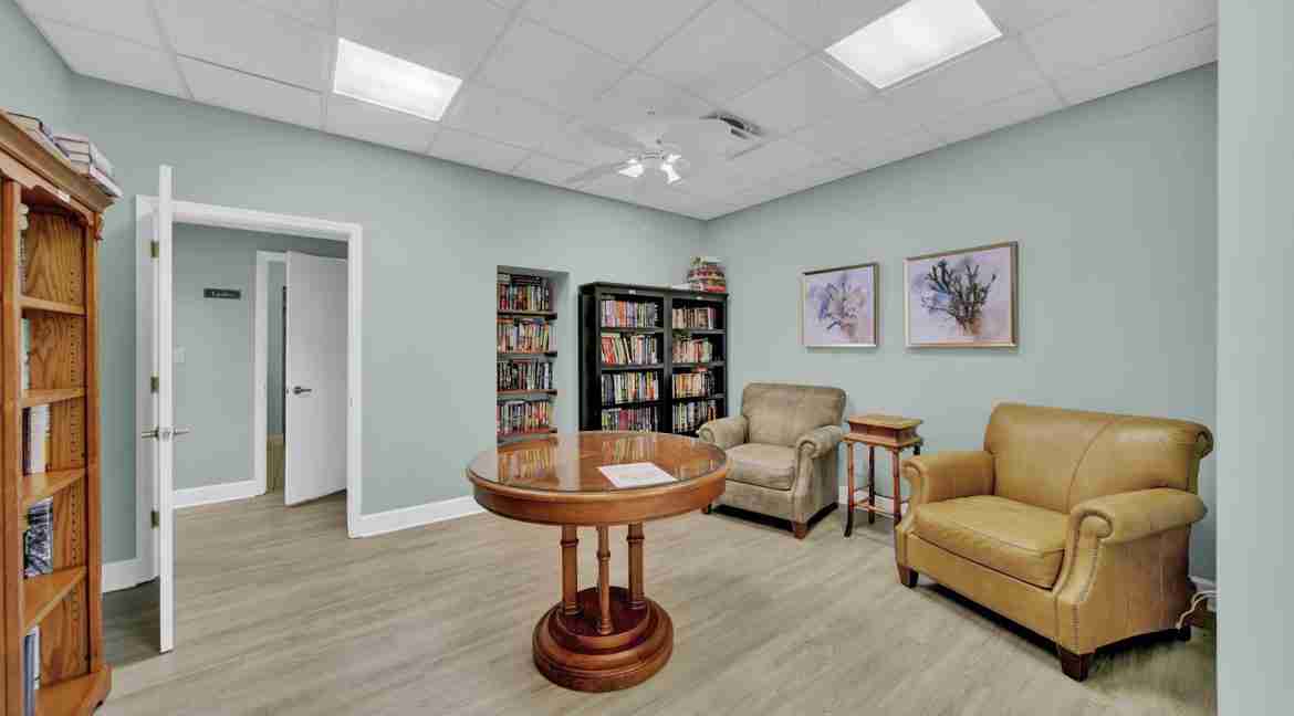038 - Library 2 - Fairwinds Cove