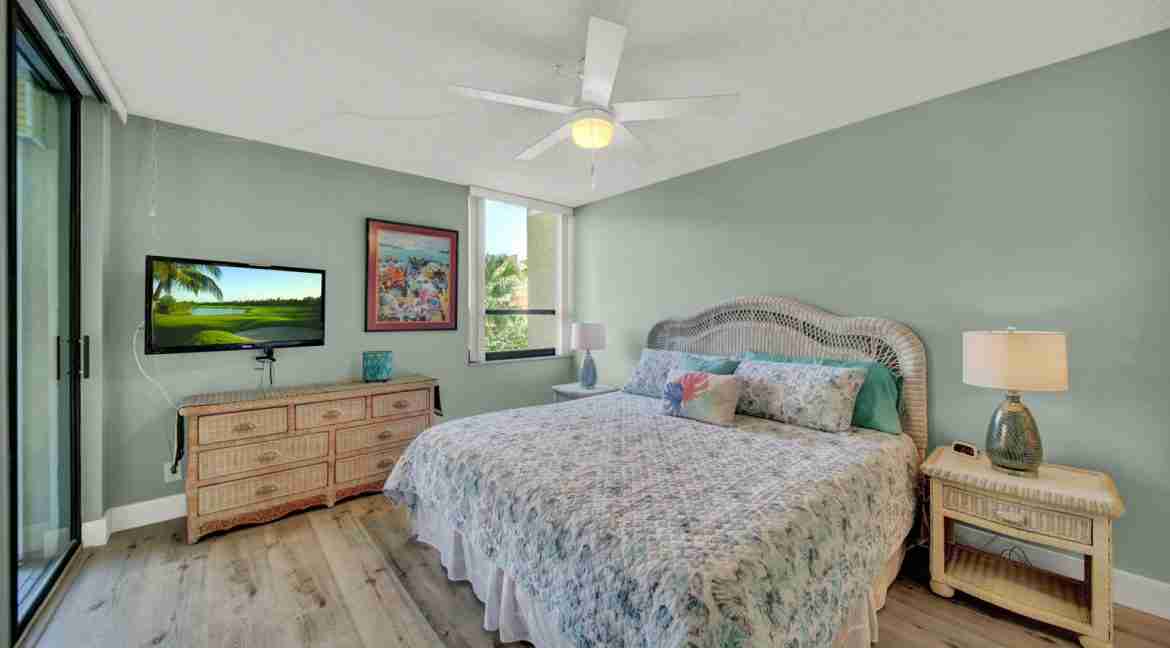 6-102_Fairway_Villas-15