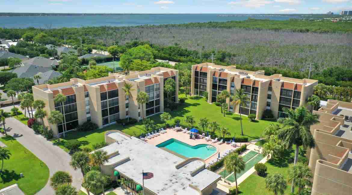 6-102_Fairway_Villas-2