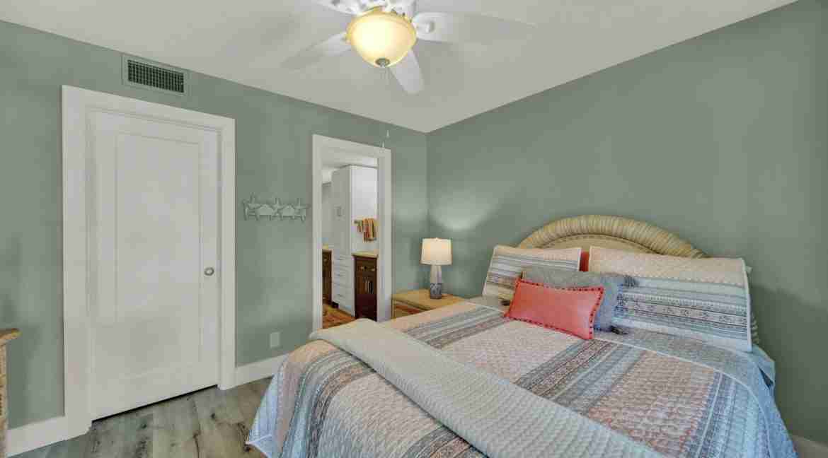 6-102_Fairway_Villas-22