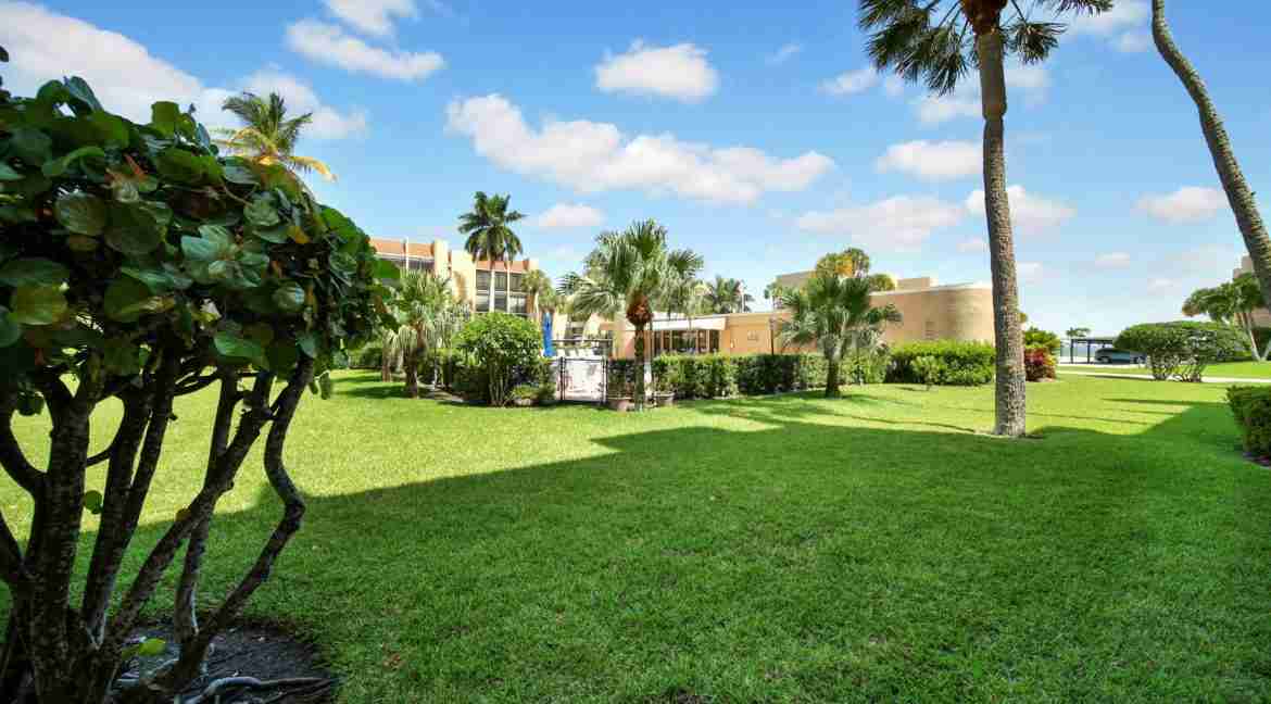 6-102_Fairway_Villas-27