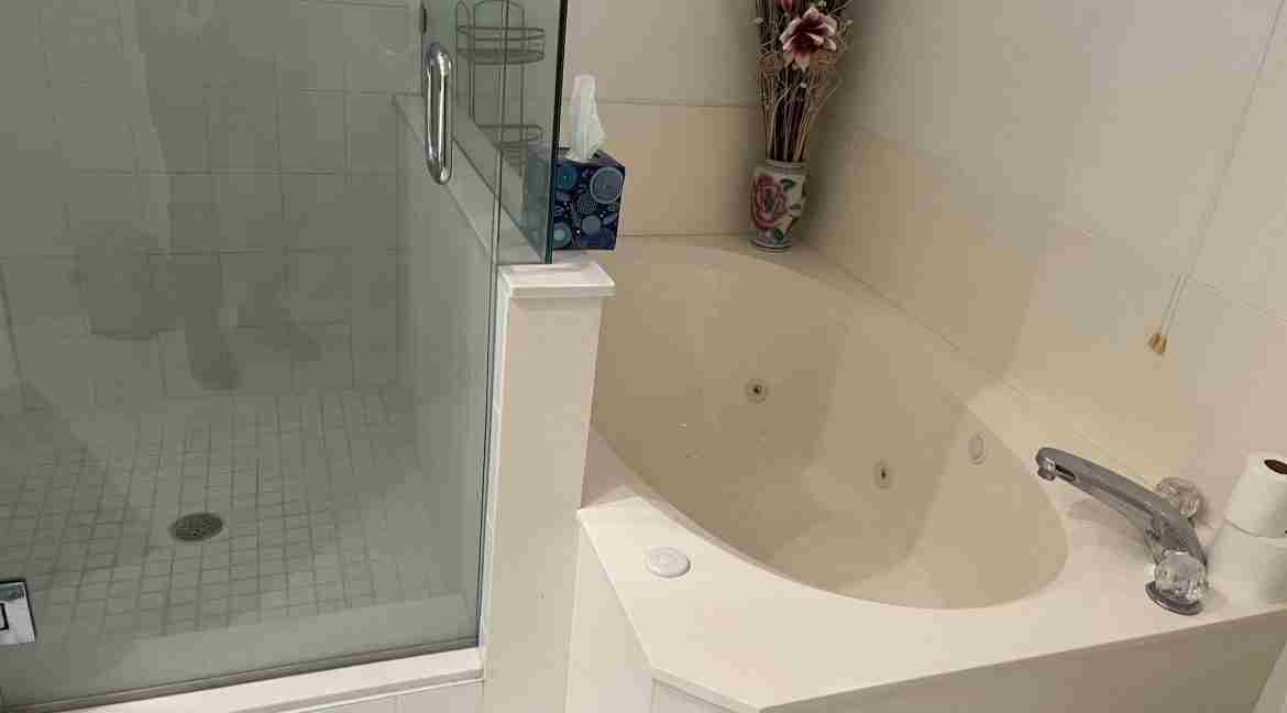 Main_bath_Whirlpool_tub_and_shower
