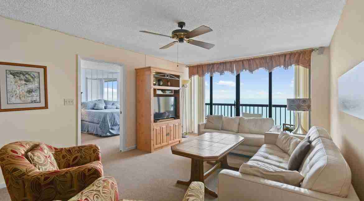 013_-_Living_Area_2