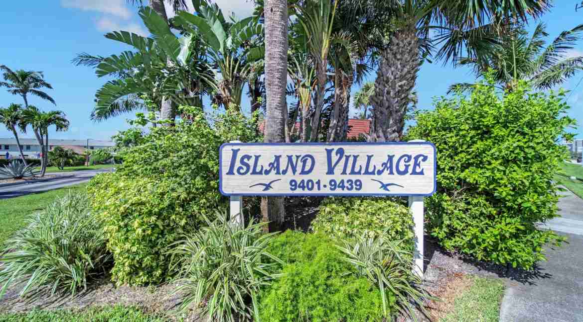 038 - Entry - Island Village
