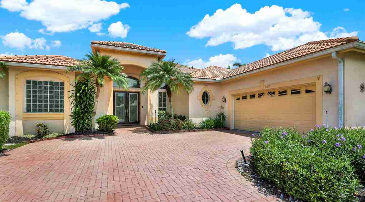 2217_SE_Montrose_Lane-1