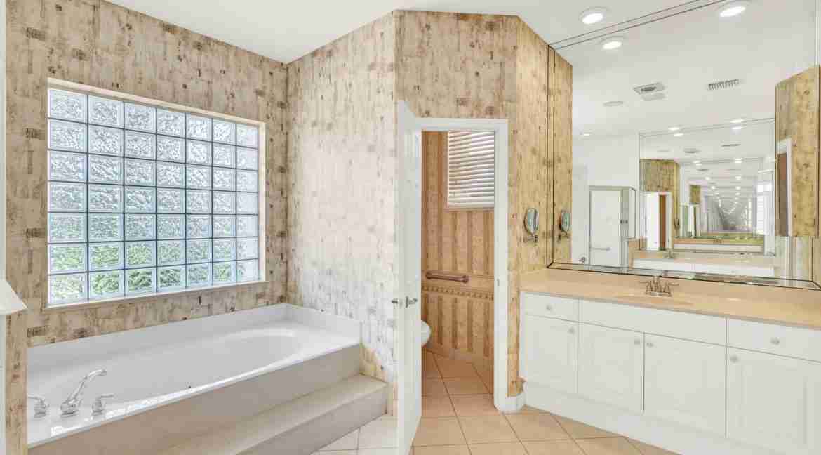 2217_SE_Montrose_Lane-31