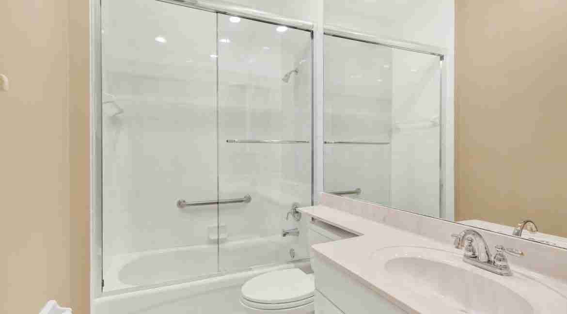 2217_SE_Montrose_Lane-37