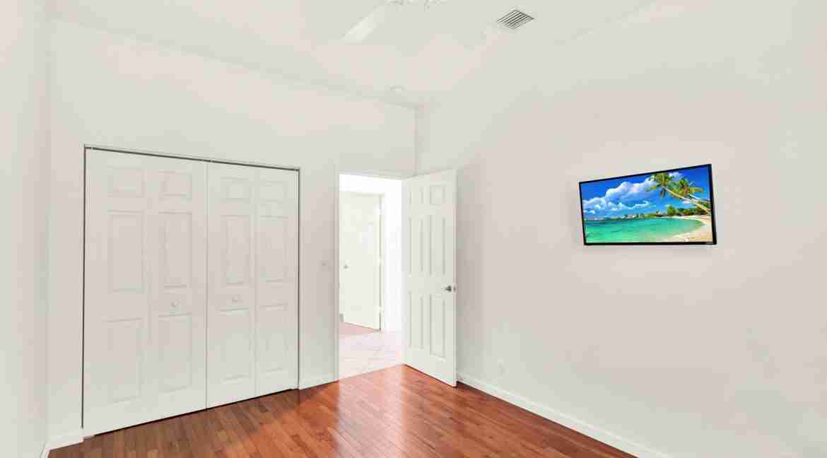 2217_SE_Montrose_Lane-44