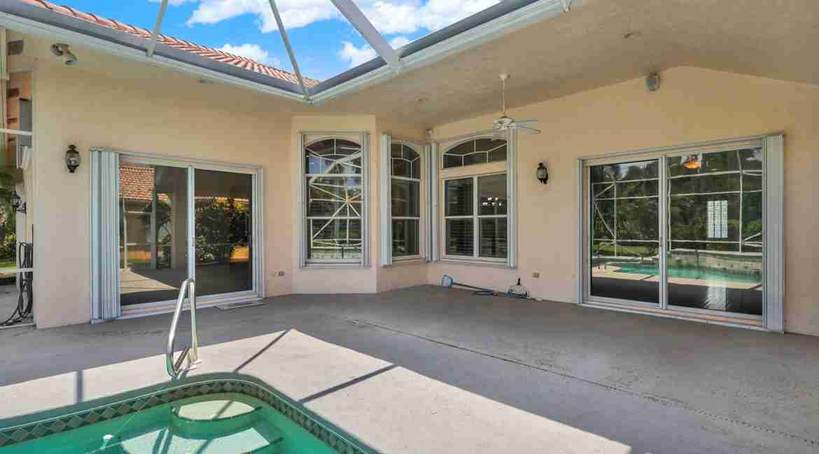 2217_SE_Montrose_Lane-48