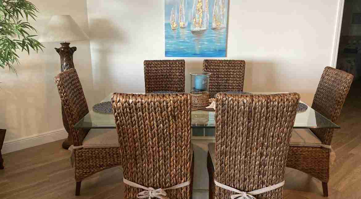 ISLANDIA DINING NEW