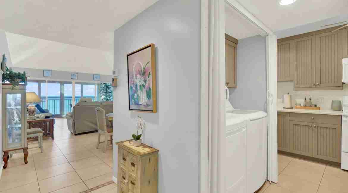 403_Hutchinson_House-10