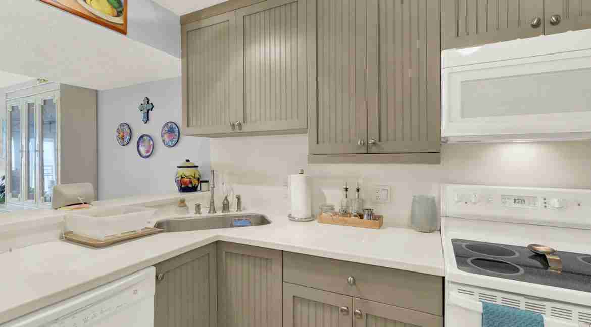 403_Hutchinson_House-12