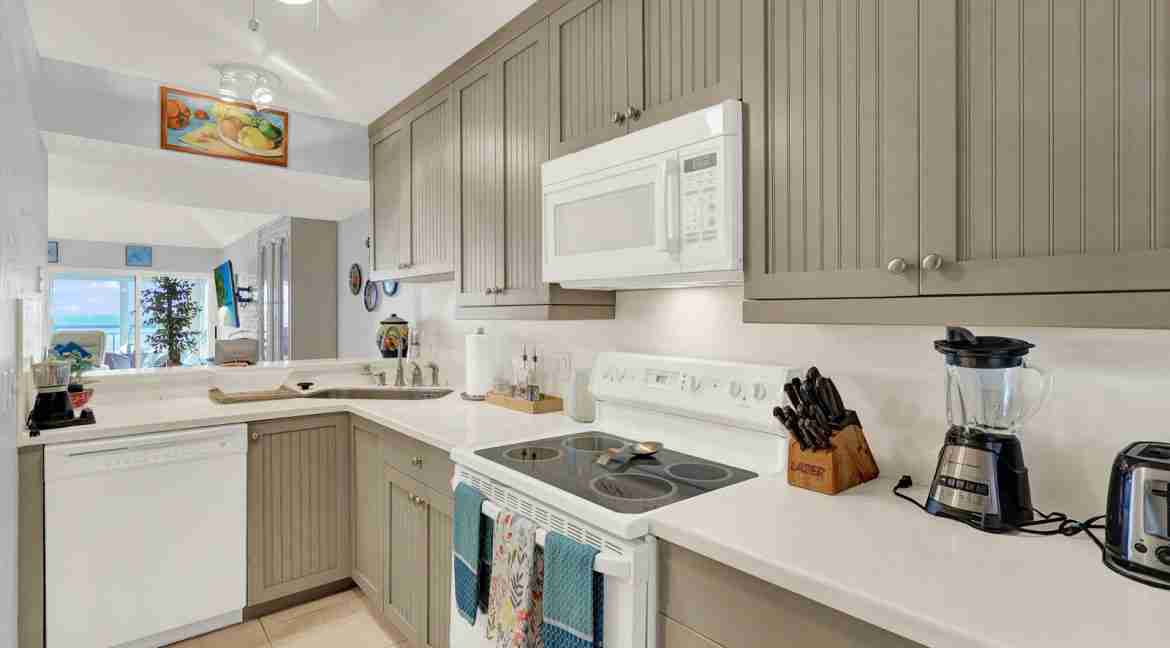 403_Hutchinson_House-14