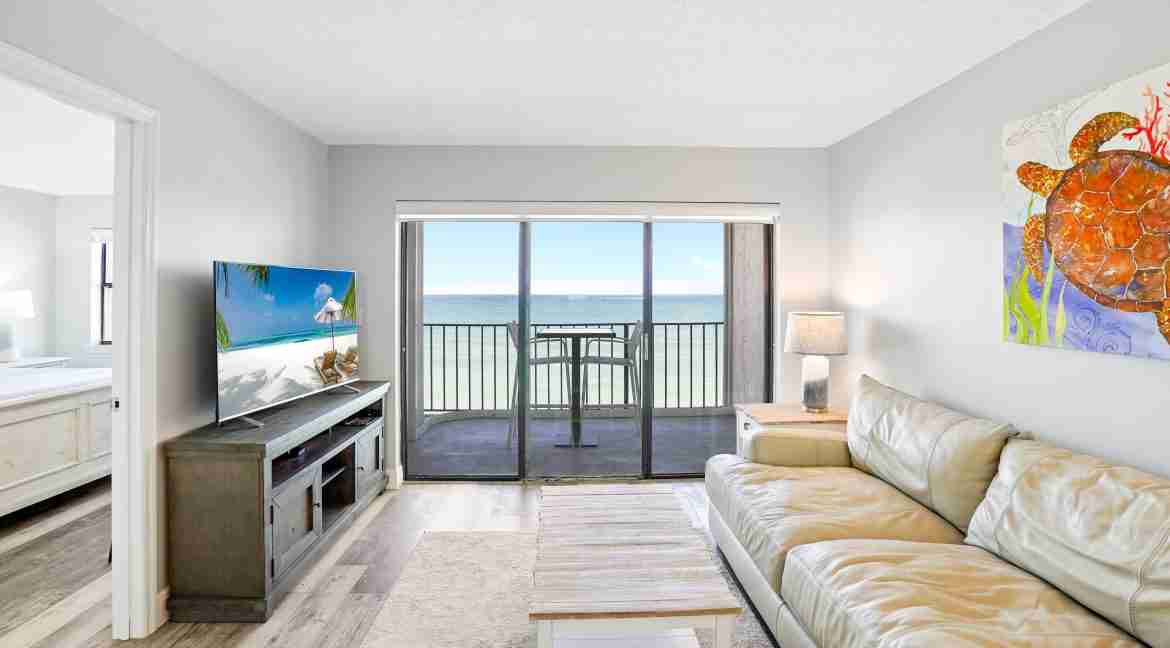 012_-_Living_Area_1