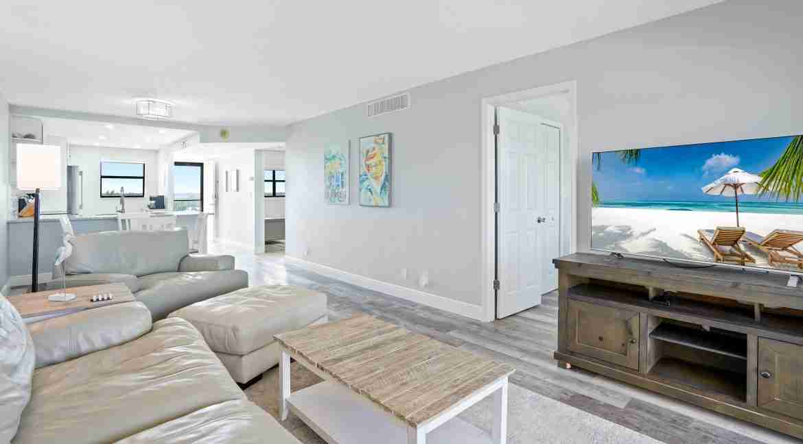 013_-_Living_Area_2