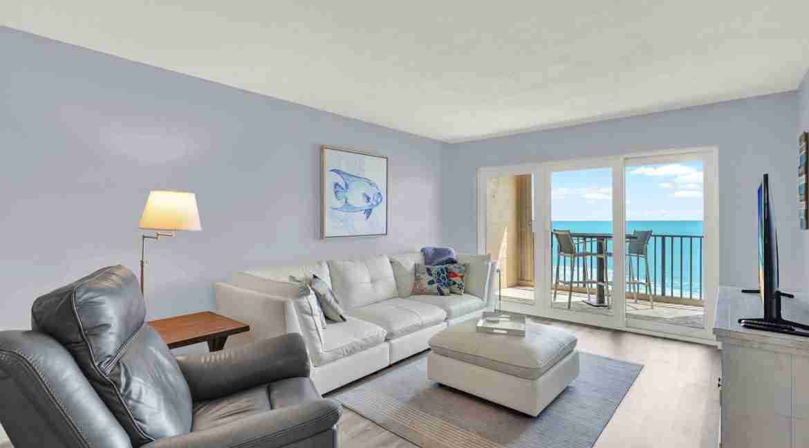 011_-_Living_Area_1