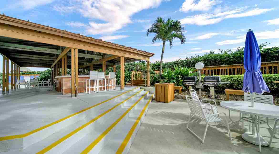 049 - Grilling Area - Island Club